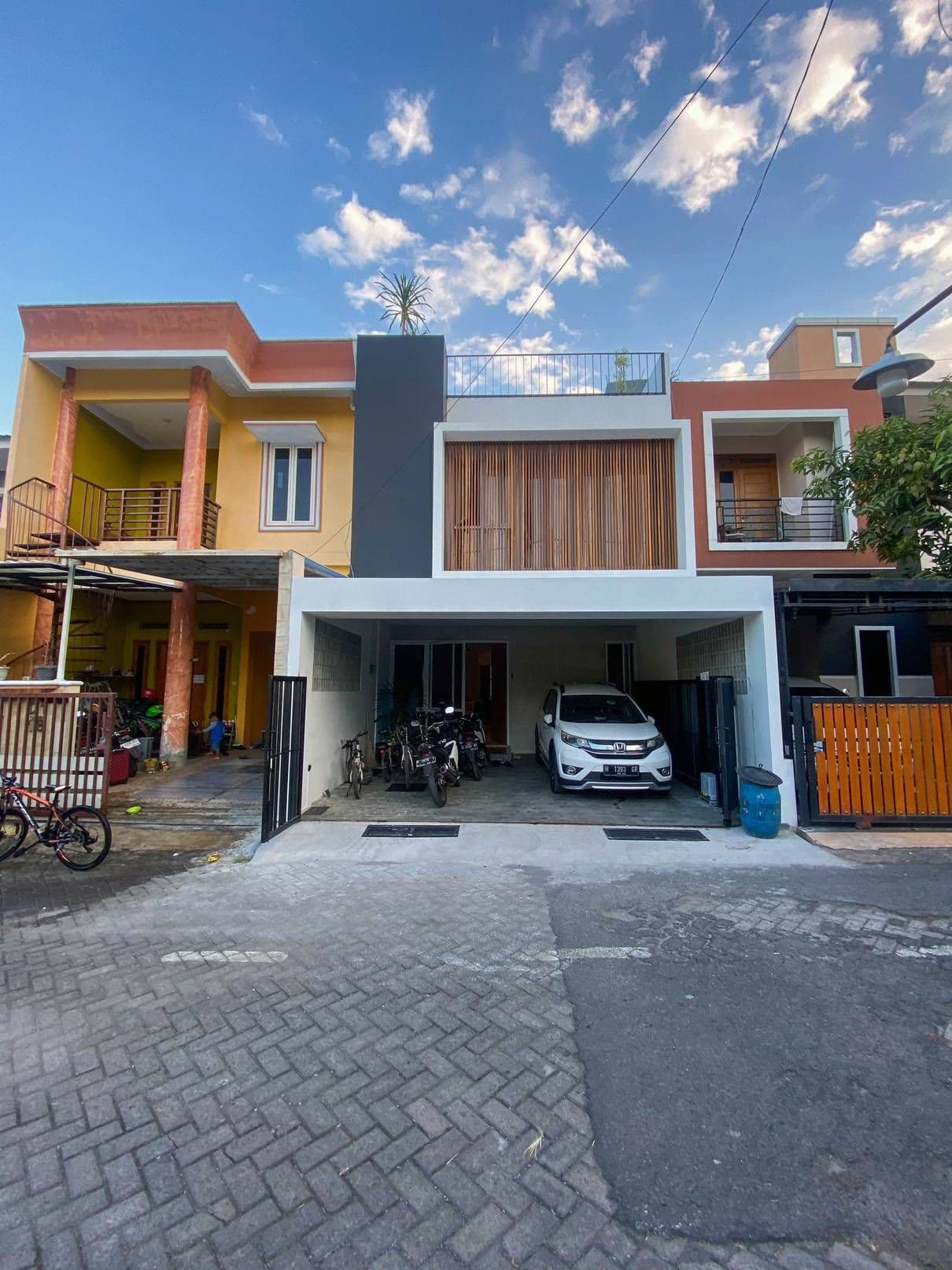 TR House